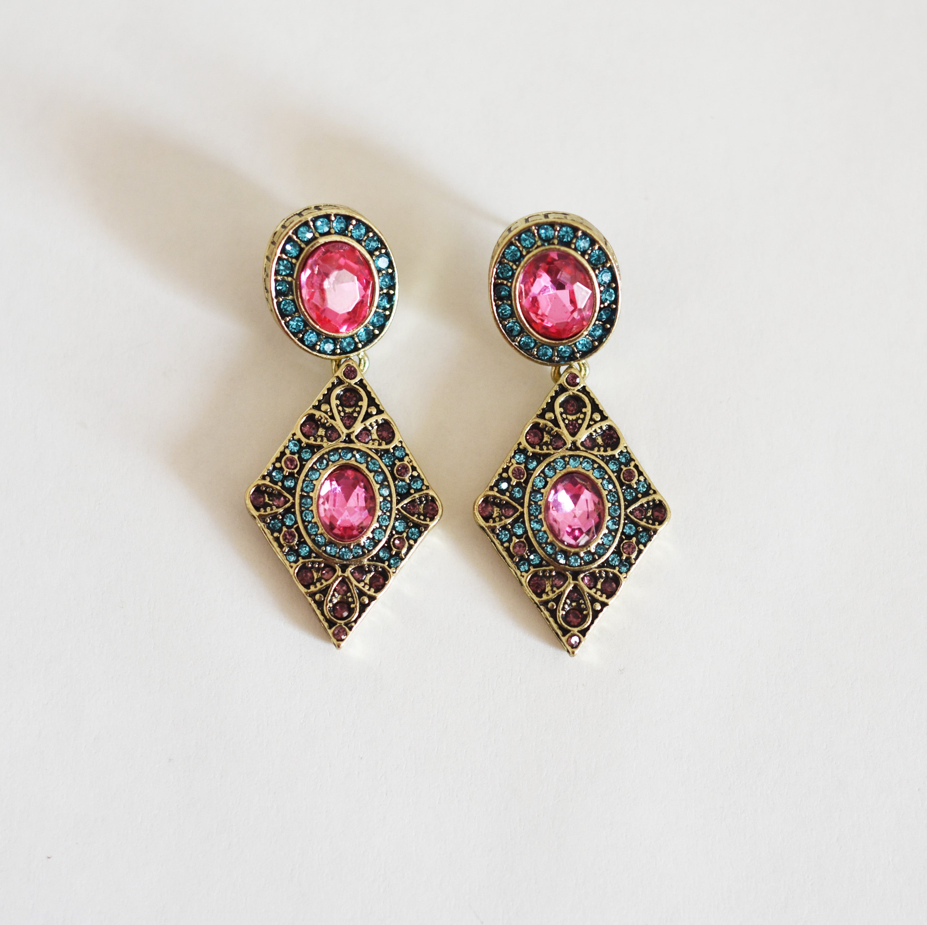 ARETES REBECCA