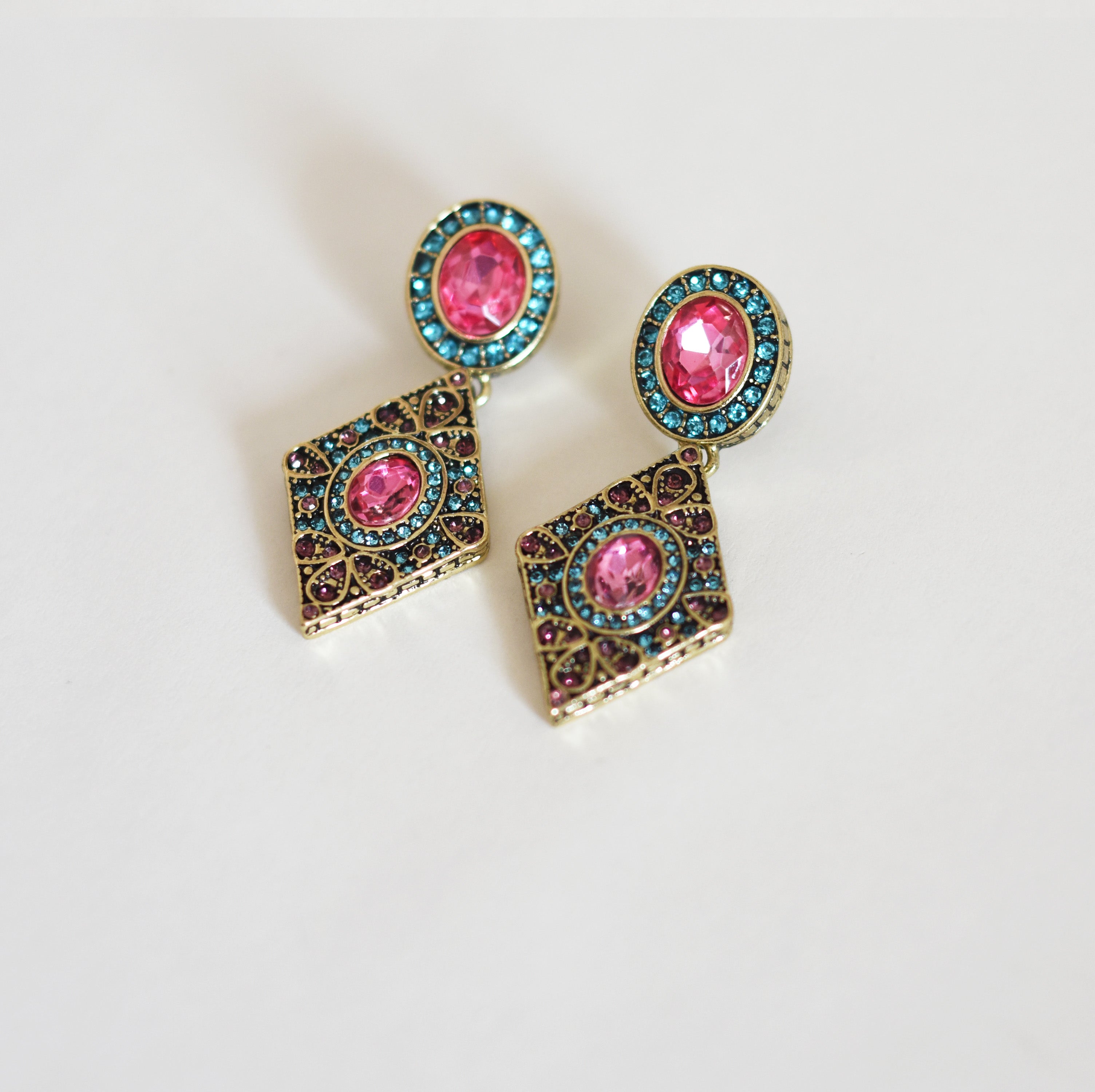 ARETES REBECCA